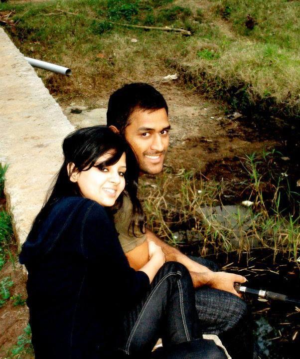 Sakshi Dhoni Private Moments Photos goes viral on Internet