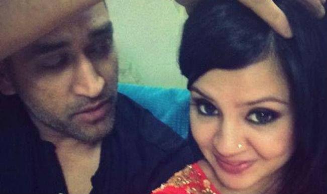 Sakshi Dhoni Private Moments Photos goes viral on Internet