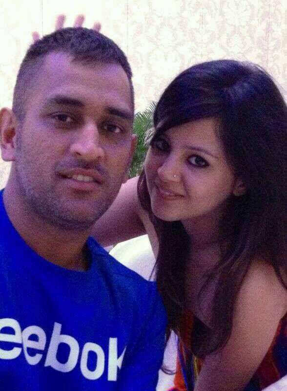 Sakshi Dhoni Private Moments Photos goes viral on Internet