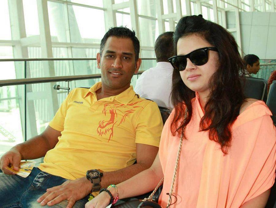 Sakshi Dhoni Private Moments Photos goes viral on Internet