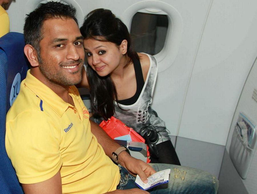 Sakshi Dhoni Private Moments Photos goes viral on Internet