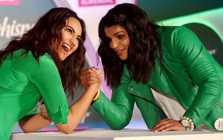 Sakshi Malik & Actress Sonakshi Sinha met in Mumbai Photos