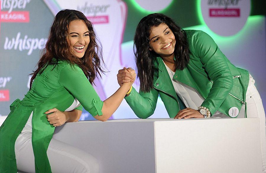 Sakshi Malik & Actress Sonakshi Sinha met in Mumbai Photos