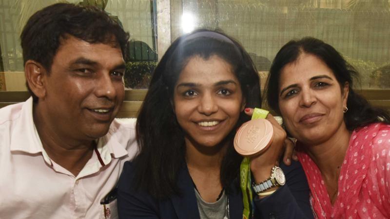 Sakshi Malik gets a Grand Welcome in Harayana Photos