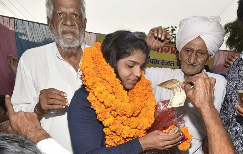 Sakshi Malik gets a Grand Welcome in Harayana Photos