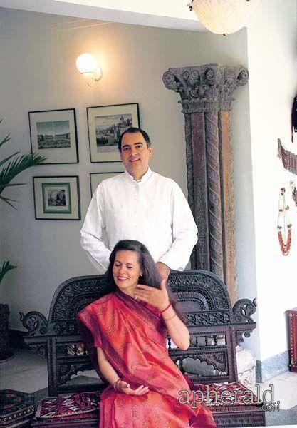 UNSEEN & RARE Pictures of Sonia Gandhi