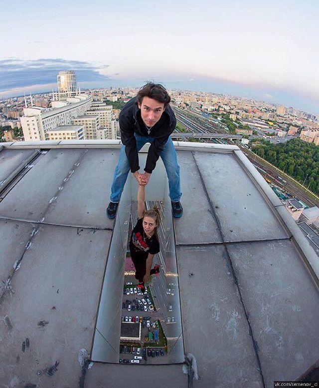 Woman defies death for her collection of selfies Photos