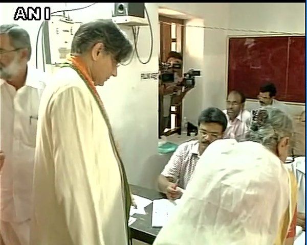 Celebrity And polticians Voting Tamil Nadu, Puducherry and Kerala Assembly election 2016