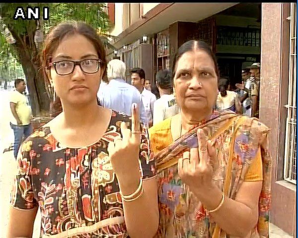 Celebrity And polticians Voting Tamil Nadu, Puducherry and Kerala Assembly election 2016