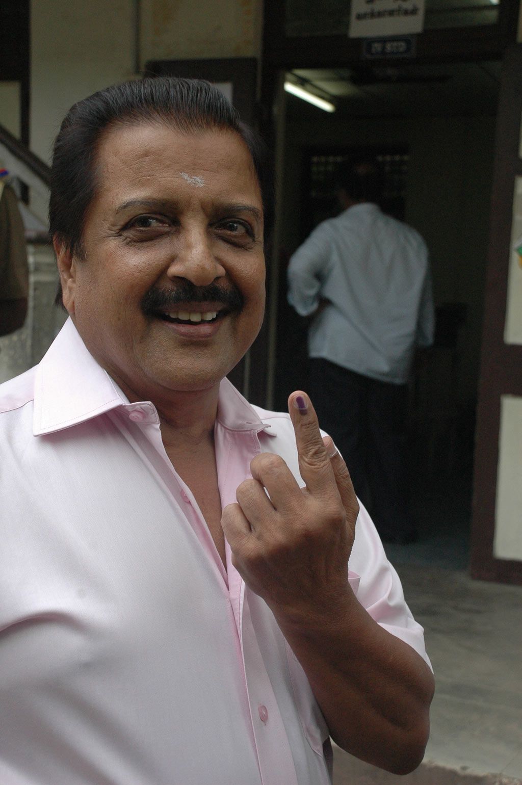 Celebrity And polticians Voting Tamil Nadu, Puducherry and Kerala Assembly election 2016