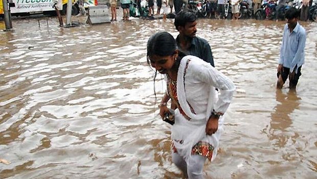 Heavy rains lash Telangana Photos