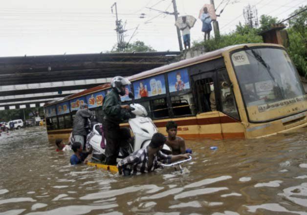 Heavy rains lash Telangana Photos