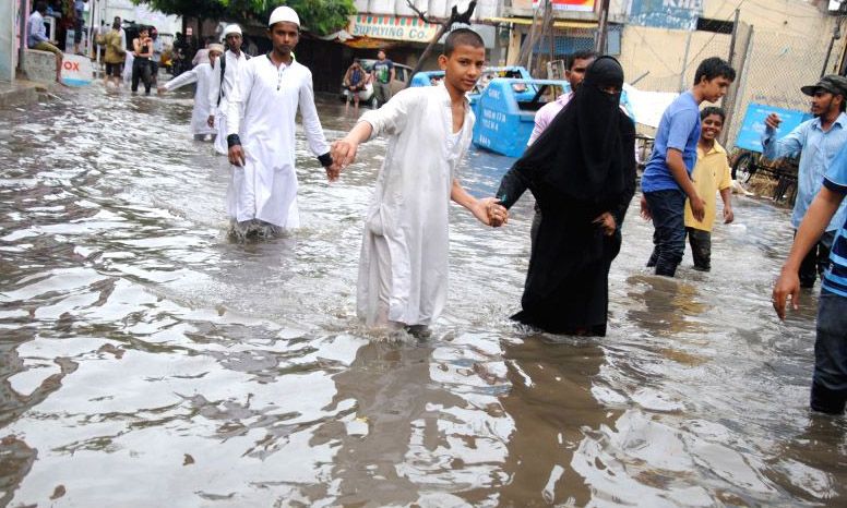 Heavy rains lash Telangana Photos