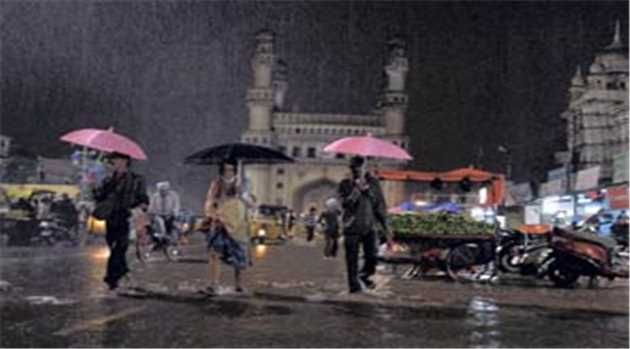 Heavy rains lash Telangana Photos