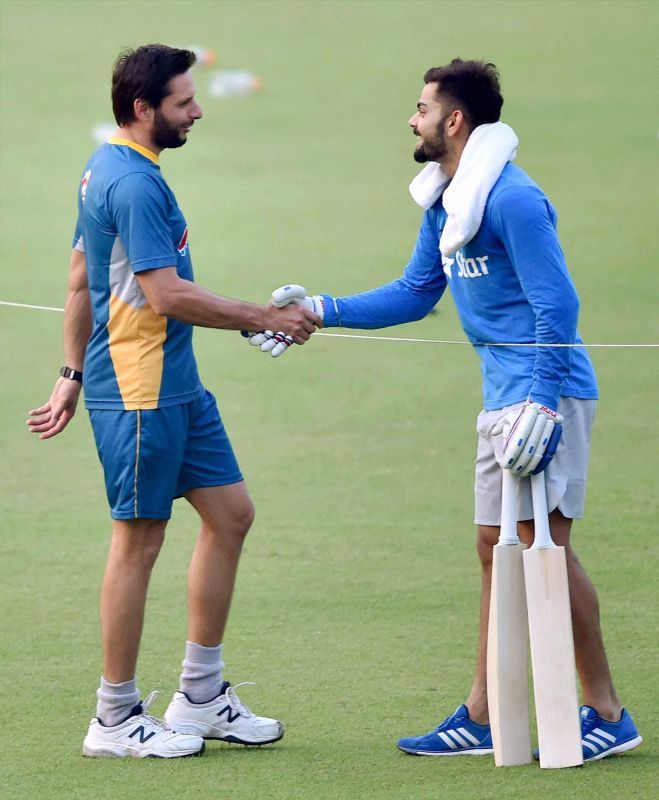 India-Pak WT20: Kohli Gifts Mohammad Amir His Bat