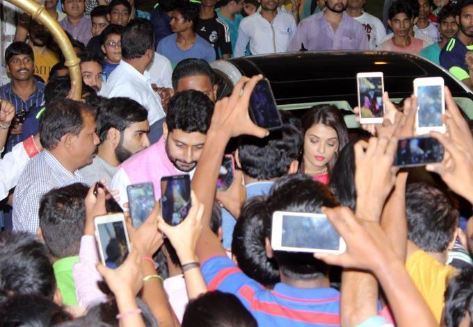 PHOTOS: Abhishek & Aishwarya Rai Visits Lalbaugh Cha Raja