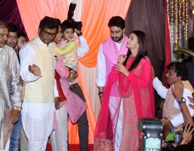 PHOTOS: Abhishek & Aishwarya Rai Visits Lalbaugh Cha Raja