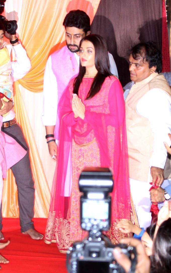 PHOTOS: Abhishek & Aishwarya Rai Visits Lalbaugh Cha Raja