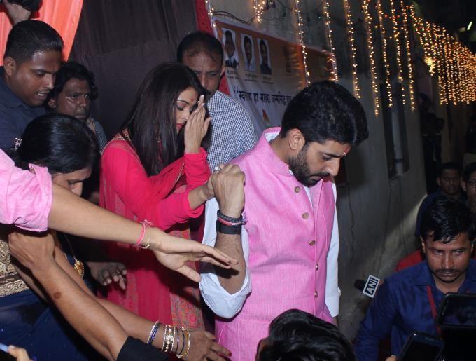 PHOTOS: Abhishek & Aishwarya Rai Visits Lalbaugh Cha Raja