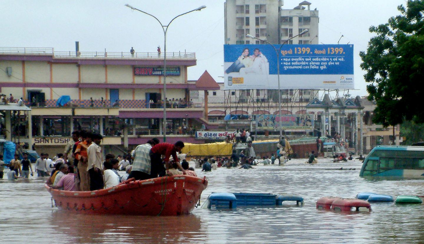 Rare Photos of Chennai Floods  Army  help