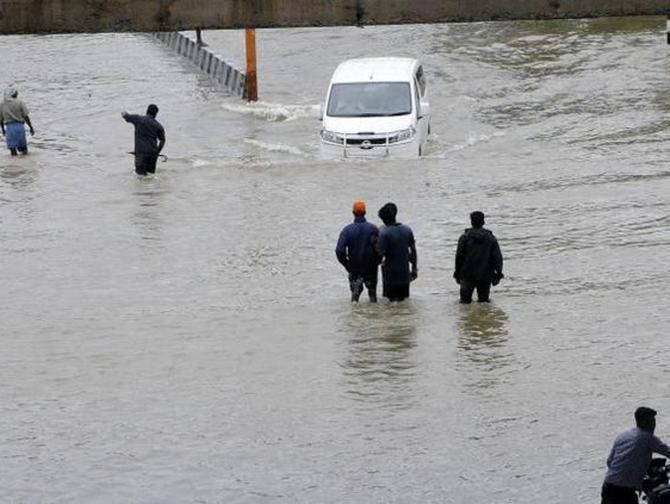 Rare Photos of Chennai Floods  Army  help