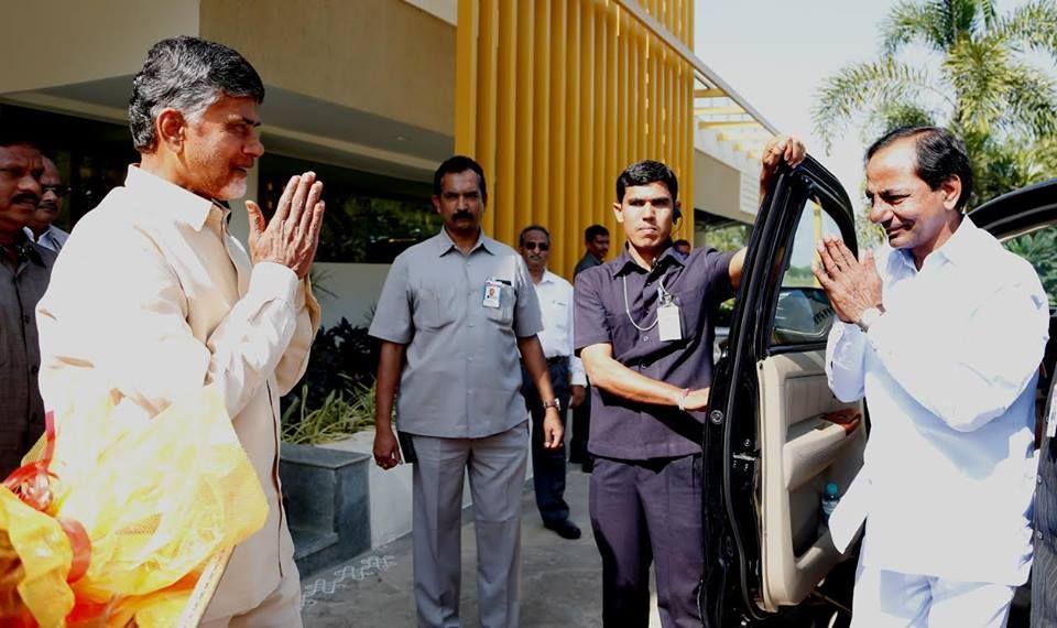 Telangana  cm KCR Spotted at Chandra babu House at Vijyawada