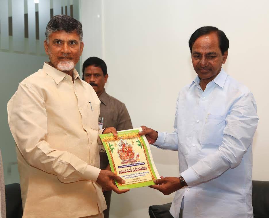 Telangana  cm KCR Spotted at Chandra babu House at Vijyawada