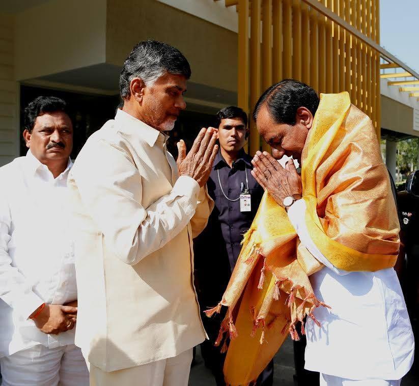 Telangana  cm KCR Spotted at Chandra babu House at Vijyawada