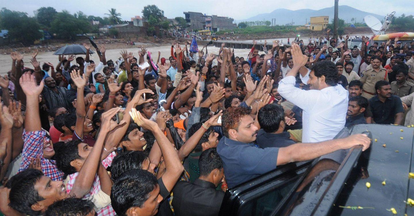 YS Jagan visits flood affected areas in Kadapa