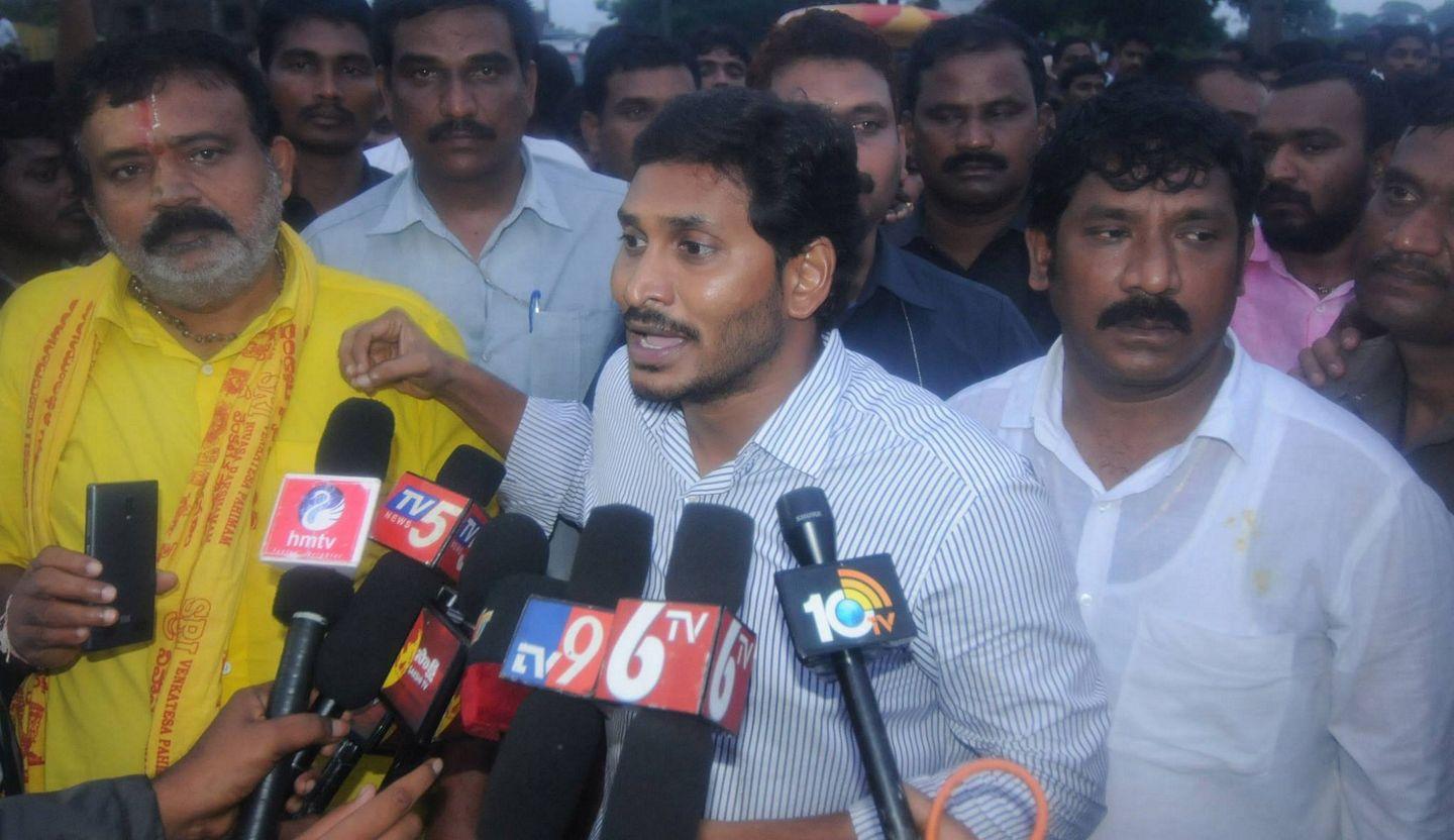 YS Jagan visits flood affected areas in Kadapa