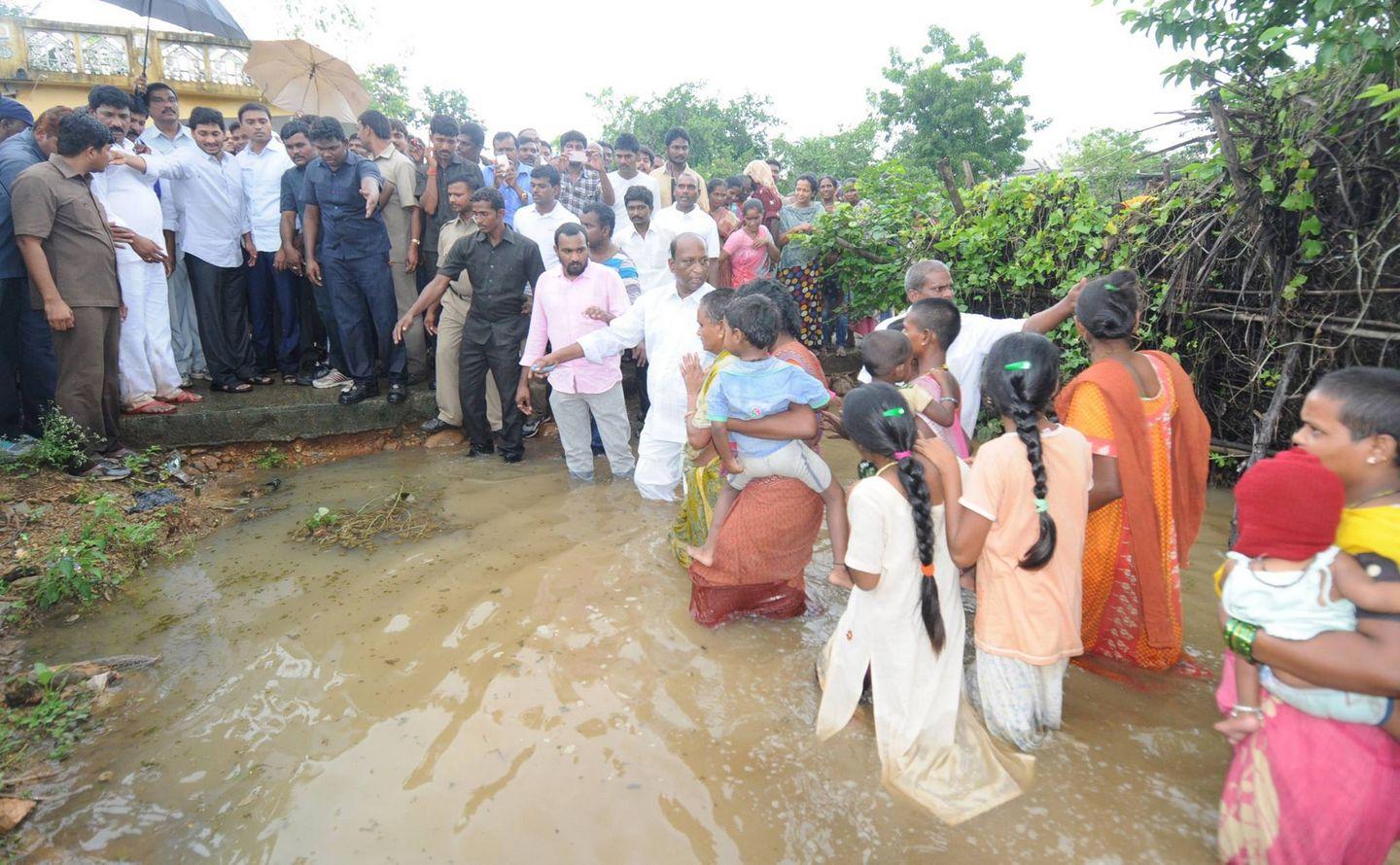 YS Jagan visits flood affected areas in Kadapa