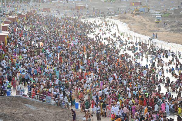 2nd day Krishna Pushkaralu Ghats In telugu states