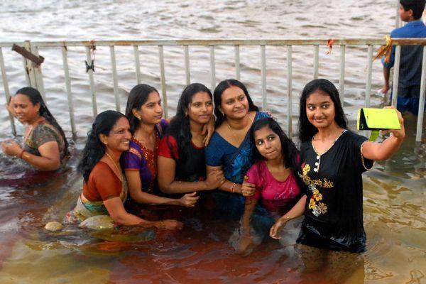 2nd day Krishna Pushkaralu Ghats In telugu states