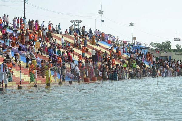 2nd day Krishna Pushkaralu Ghats In telugu states