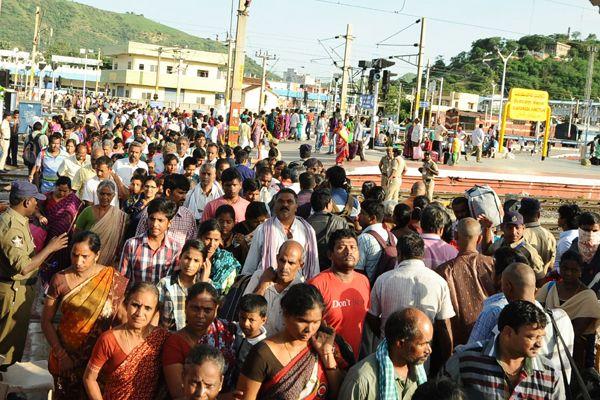 2nd day Krishna Pushkaralu Ghats In telugu states