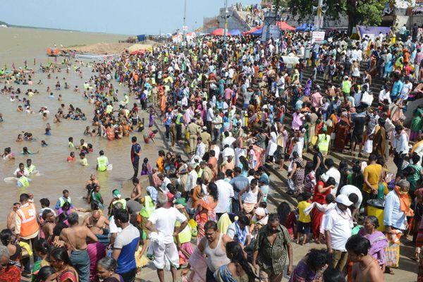 Krishna Pushkaralu In Vijayawada PHOTOS