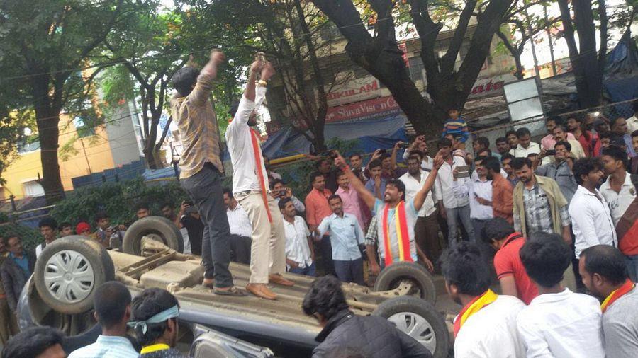 Cauvery row: Violence in Karnataka Photos