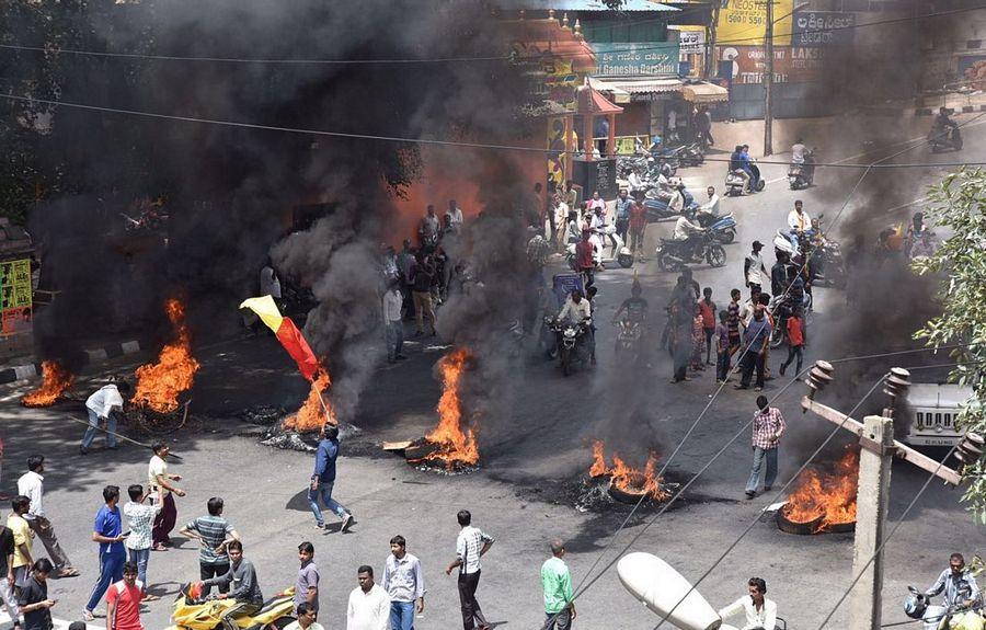 Cauvery row: Violence in Karnataka Photos