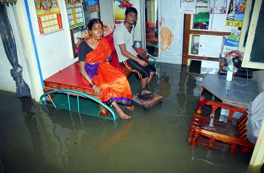 Heavy Rains in Both Telugu States Photos