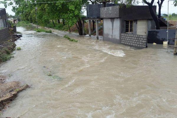 Heavy Rains in Both Telugu States Photos