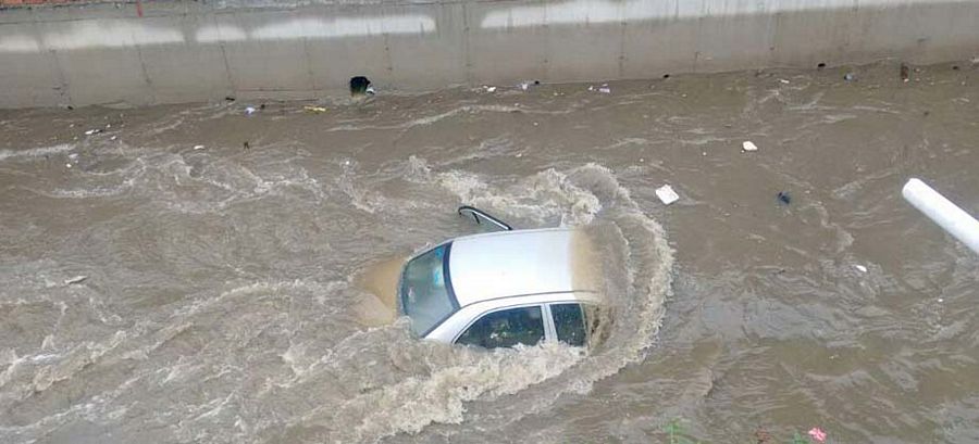 Heavy rain lashes Hyderabad Pictures