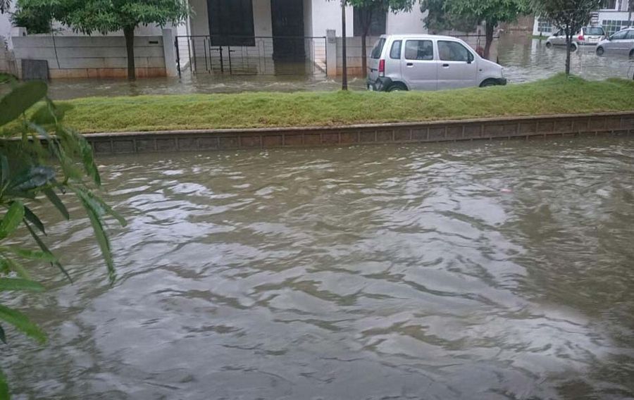 Heavy rain lashes Hyderabad Pictures