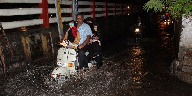 Heavy rain lashes Hyderabad Pictures