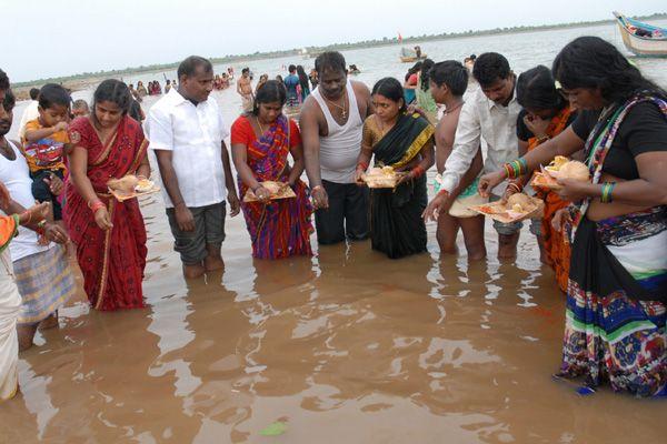 Last Day Of Krishna Pushkaralu Photos