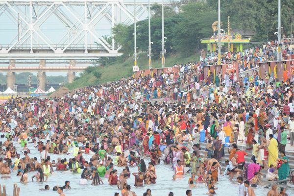 PHOTOS: Krishna Pushkaralu