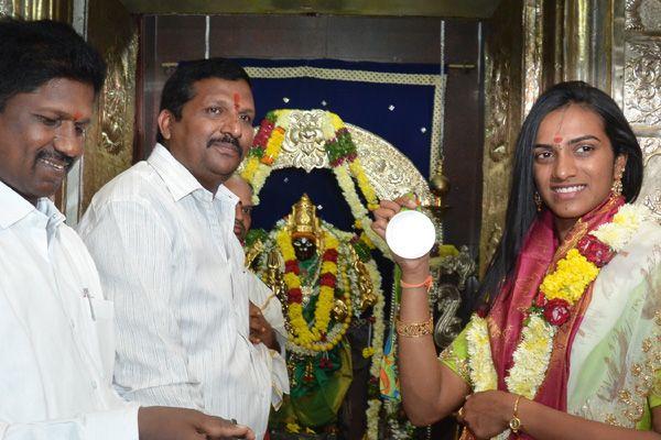 PV Sindhu Pooja at Lal Darwaja Mahankali Temple Photos