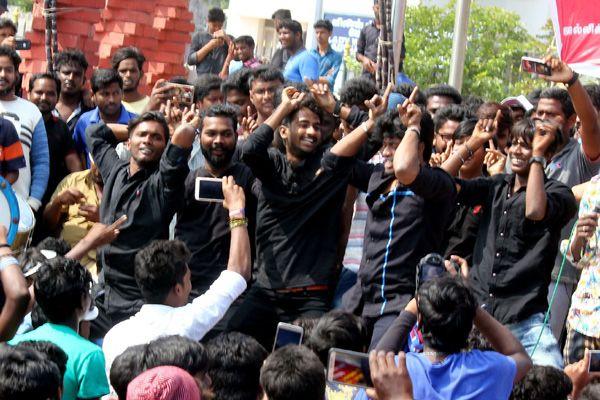 Photos All Tamilians Protesting In A Gandhian Way For Jallikattu