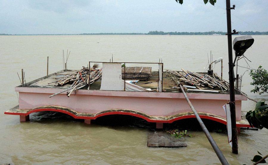 River banks of the Sangam city INDIA flood as Ganga overflows Photos