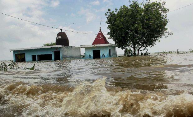 River banks of the Sangam city INDIA flood as Ganga overflows Photos