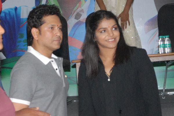 Sachin Tendulkar presents BMWs to India's Olympic medallists PHOTOS